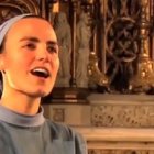 El clip que promociona uno de los temas de su álbum fue grabado en la catedral de Nantes.