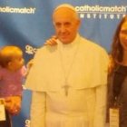 Kyle Neilson y su familia en un evento para evangelizadores católicos que homenajeaba a los 3 Papas del siglo XXI