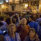 Anette Loja, Luis Vega y Bity Sánchez, de la Asociación de Ateos de Madrid, algo descolocados en la procesión de Jesús el Pobre