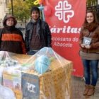 Unos voluntarios de Cáritas Diocesana en las calles de Albacete