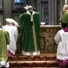 Por segundo día consecutivo, el Papa insistió en la caridad ante los cardenales.