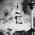 Una catedral de Polonia ardiendo en la II guerra mundial