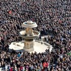 La Plaza de San Pedro registró otro gran lleno para la misa y el Angelus tras el consistorio.