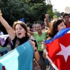 Estudiantes en La Habana celebran el intercambio de prisioneros y la voluntad de mejorar las relaciones entre los países