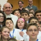 El Papa Francisco con los chicos de Acción Católica italiana