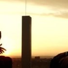 Dos hombres dialogan apasionadamente