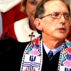 El reverendo Anderson, gay militante y no casto, ordenado recientemente presbítero en PCUSA... el nuevo estándar presbiteriano