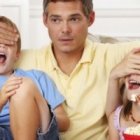 Ver películas en familia ayuda a la comunicación, pero antes hay que conocer las películas; informarse en prensa cristiana o con valores ayuda a evitar sorpresas malas