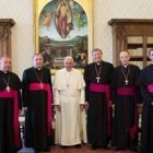 El obispo de Estonia - país casi sin católicos, muy descristianizado- y los de Letonia, con el Papa