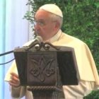 En el Coliseo Don Bosco Francisco exhortó al clero boliviano a ser cercano al pueblo