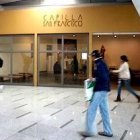 Una de las tres capillas del tren suburbano de México - muchas personas aprovechan para confesarse