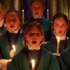 El canto de los ángeles que da paz  los hombres de buena voluntad se plasma en multitud de gestos de generosidad