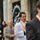 Marcos Vera -con gafas, al frente de la procesión- y los Hijos y Jóvenes de San José, una asociación espiritual que crece en Barcelona y otras ciudades