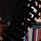 Rosa María Frías cuenta su testimonio - en la foto de la izquierda, en su época alejada de Dios, en la derecha, narrando su experiencia