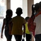 Numerosos países mantienen la enseñanza diferenciada incluso en el sector público. En España los conciertos acabaron en la práctica con ella.