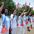 Las Damas de Blanco, que se manifiestan con ese color, piden libertad y derechos humanos para Cuba, enfrentándose al régimen autoritario de la isla