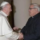 El Papa Francisco con el arzobispo de Granada, Javier Martínez
