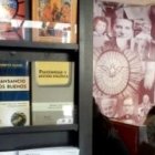 En el Café con Dios no hay televisor -para facilitar el diálogo- pero sí hay libros y revistas