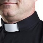 Un sacerdote católico.