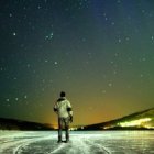 El hombre se maravilla ante el cielo y la Creación y se hace preguntas sobre el Creador y su mente