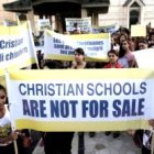 Manifestación y huelga en el inicio de curso en Nazaret, contra los graves recortes estatales a la escuela cristiana