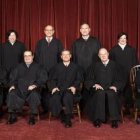 5 de estos 9 jueces del Tribunal Supremo de EEUU han decidido que la Constitución de 1789 obliga a imponer el matrimonio gay en todo el país