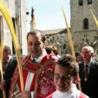 Domingo de Ramos en Carrión de los Condes con el padre Julio - de la participación de los parroquianos surge la acción caritativa que da gloria a Dios