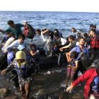 Refugiados de Oriente Medio entran en la Unión Europea desembarcando en la isla griega de Lesbos