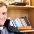 El padre René-Luc Giran sabe lo que es crecer sin padre, con violencia doméstica, en pandillas y delincuencia... y ser salvado por Cristo