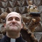 El obispo Munilla con la imagen de la Virgen de Aránzazu, patrona de la diócesis de San Sebastián