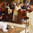 María Ángeles, la nueva virgen consagrada, en la ceremonia de consagración con el cardenal Cañizares de Valencia