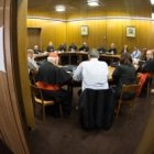 Así es una reunión en un círculo menor, uno de los grupos de trabajo por idiomas