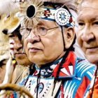 Las leyes de varias tribus definen específicamente el matrimonio como el contraído entre hombre y mujer.