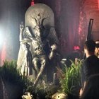 La imagen del demonio congregó a algunos centenares de personas para una fiesta bajo inspiración satánica.