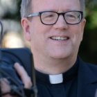 Robert Barron ha usado la TV e Internet para evangelizar y da algunas ideas sobre el perfil necesario