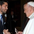 Verástegui entrega un disco al Papa Francisco con su última película, Little Boy