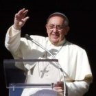 Francisco desde la ventana donde suele dirigir el rezo del Ángelus