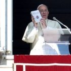 Fotografía de octubre de 2014, cuando Francisco animaba a las familias a leer la Biblia