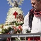 La ofrenda de flores a la Virgen del Pilar atrae multitudes al santuario mariano de Zaragoza cada 12 de octubre