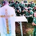 Esta imagen se tomó en agosto, tres meses antes de la muerte del sacerdote, el capitán Michael Quaely.