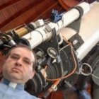 El padre jesuita José Funes en el Observatorio Romano es heredero de una larga tradición de sacerdotes astrónomos