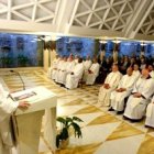 Francisco en la Misa de la Casa Santa Marta con los cardenales de su consejo asesor