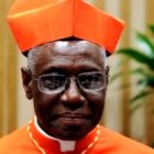 El cardenal guineano Robert Sarah fue prefecto de Cor Unum y ahora dirige Culto Divino y Disciplina de los Sacramentos