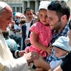 Francisco destacó la familia como lugar donde se aprende y practica la convivencia en la generosidad y la alegría.