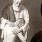 Osamu Tanimoto posa con un boceto en blanco y negro de su obra de graduación, una interpretación del hijo pródigo