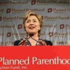Hillary Clinton en un acto de la multimillonaria patronal abortista Planned Parenthood que financia sus campañas