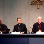 Rueda de prensa del Sínodo con los cardenales Ouedraogo -de Burkina Faso-, Salazar -de Bogotá- y Nichols -de Inglaterra