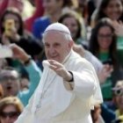 Francisco, en sus audiencias de los miércoles, predica sus catequesis a los peregrinos