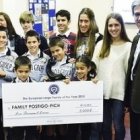 Buena parte de los Postigo Pich acudieron a recoger el cheque, aunque donaron el premio a proyectos de ayuda a las familias