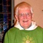 Paul McLoughlin con un sacerdote en los dominicos, al pronunciar sus votos laicales en 2012